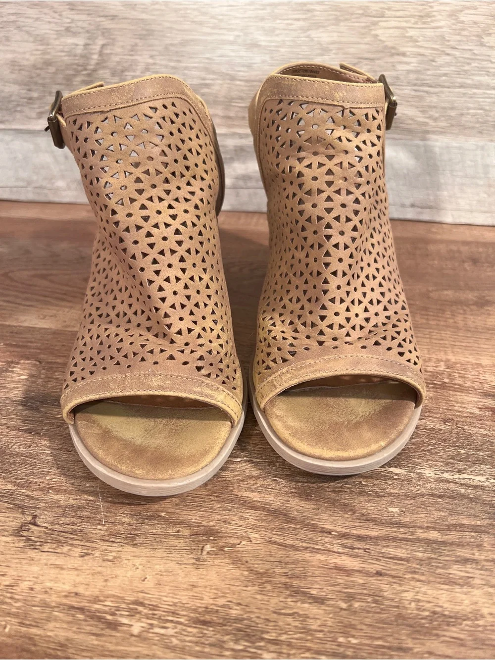 Universal Thread Tan Perforated Block Heel Slingback Sandal